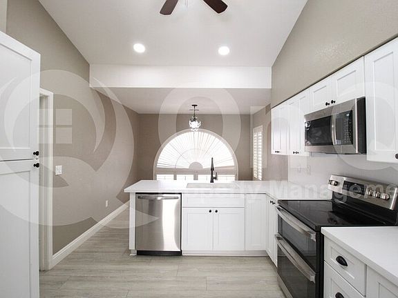 4th image of 937 N Starling Dr