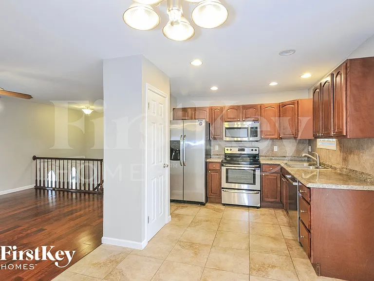 1562 Glenage Dr — Photo 6