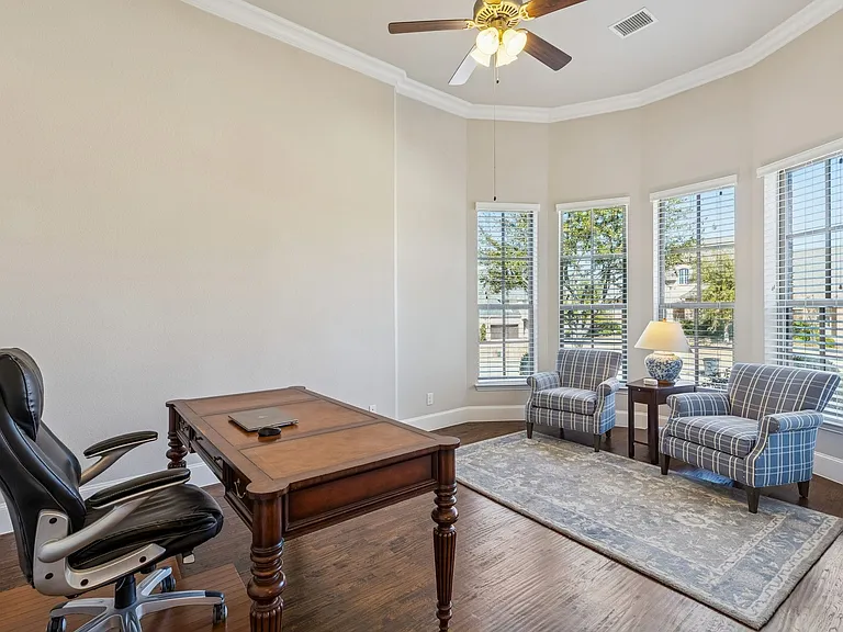701 Cherrywood Dr — Photo 8