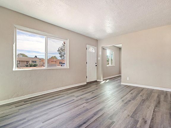 4th image of 2437 Alvarado Dr NE