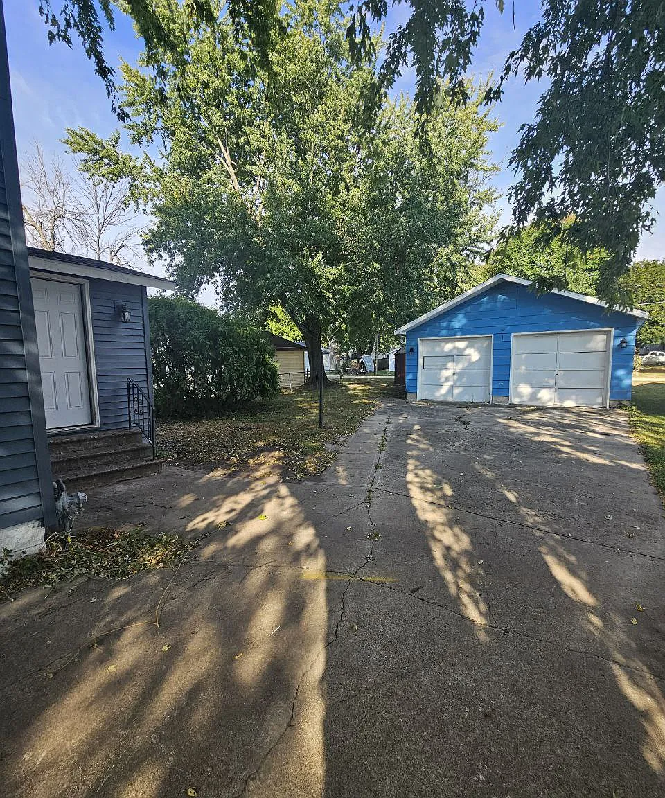 3 bed, 1.5 bath, 1213 sqft, $1,150 — Photo 3