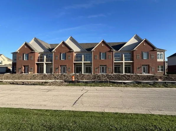 2384 W Colonial Woods DRIVE #103, Oak Creek, WI 53154