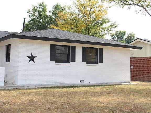 5th image of 409 Holman Ln
