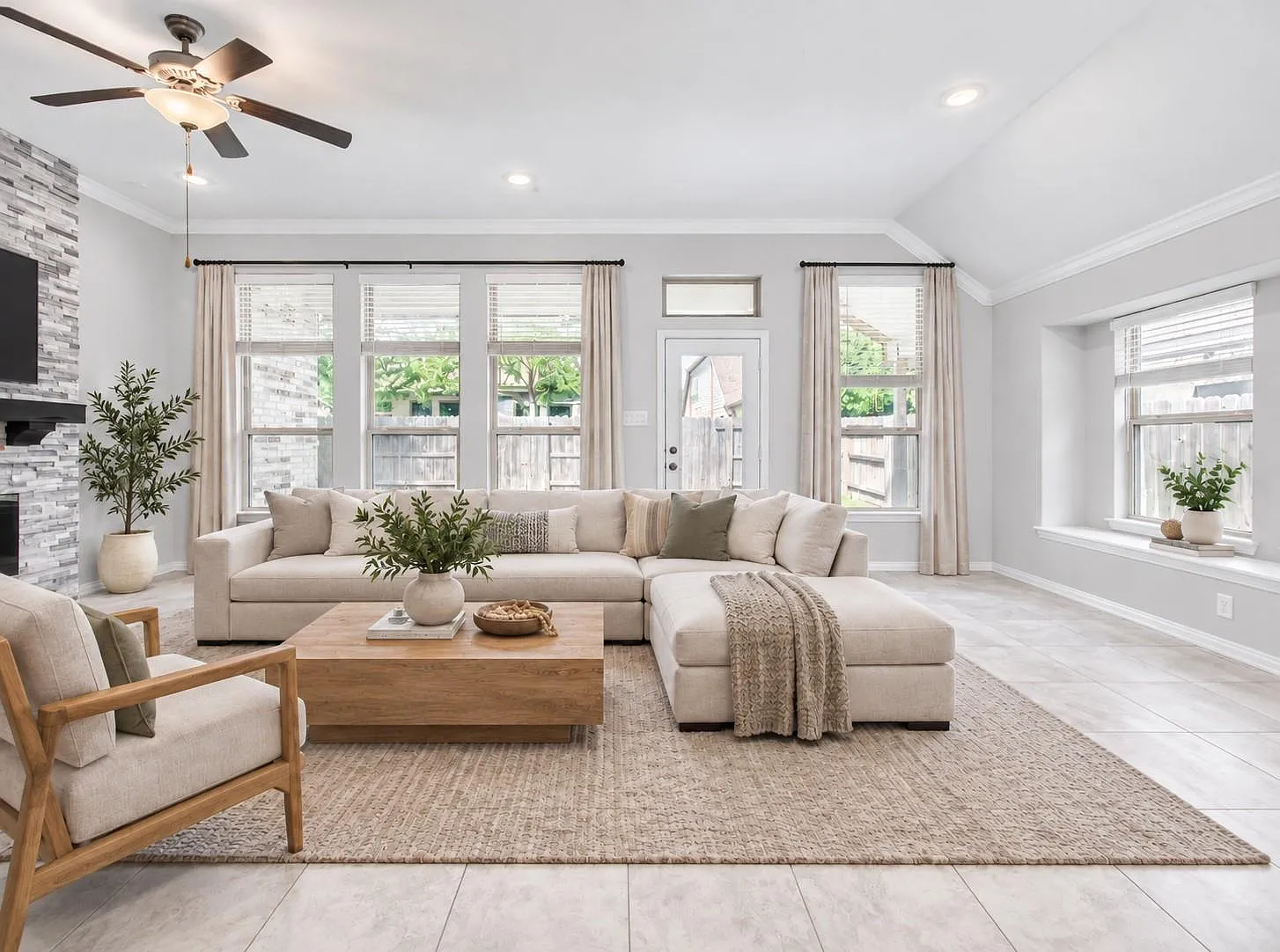 4 bed, 3.0 bath, 2388 sqft, $2,795 — Photo 3