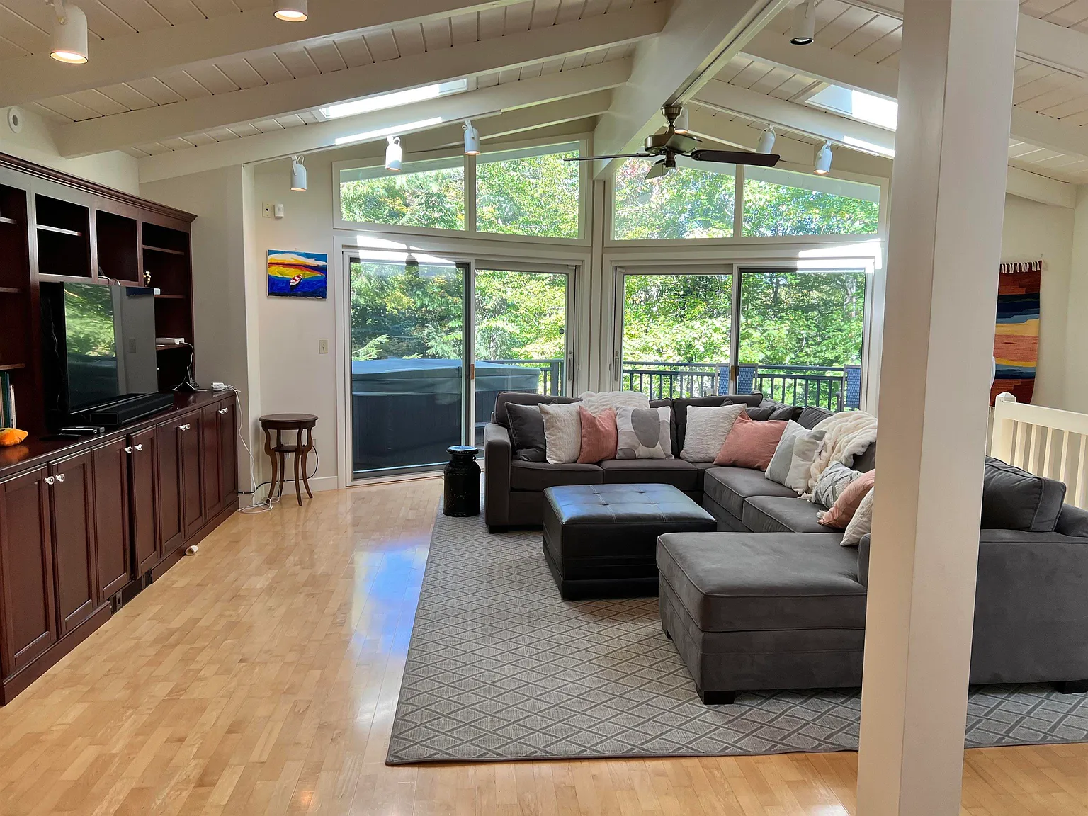 4 bed, 3.0 bath, 3528 sqft, $4,000 — Photo 2