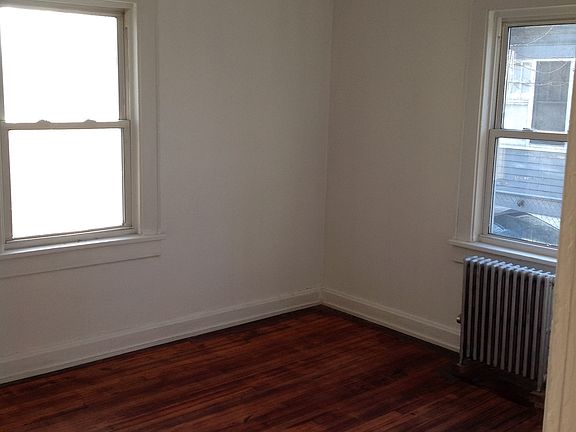 4th image of 309 Sanford Ave #1