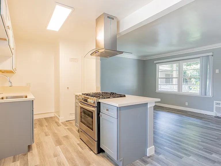 4427 Woodman Ave #1X1 — Photo 4