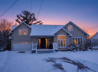 739 Montgomery Dr, Hamilton, ON L9G 3H6