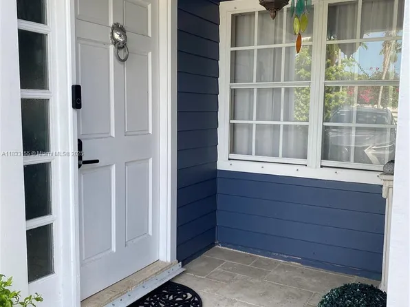14135 SW 100th Ln, Miami, FL 33186