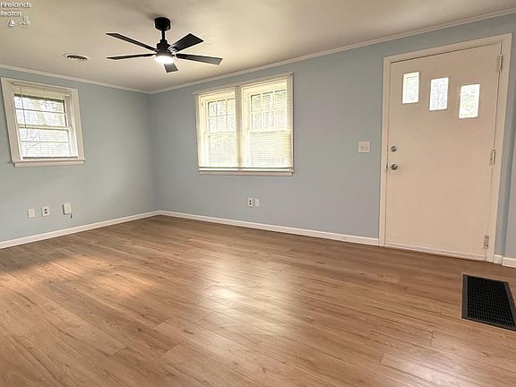 5th image of 3513 Spencer Ave