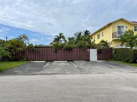 404 SW 9th St, Fort Lauderdale, FL