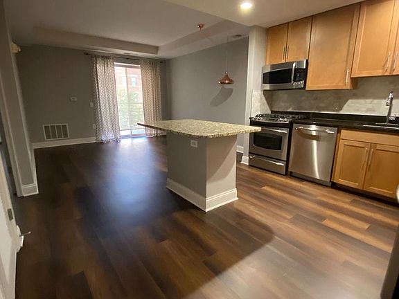 2nd image of 1111 Oronoco St Unit 334