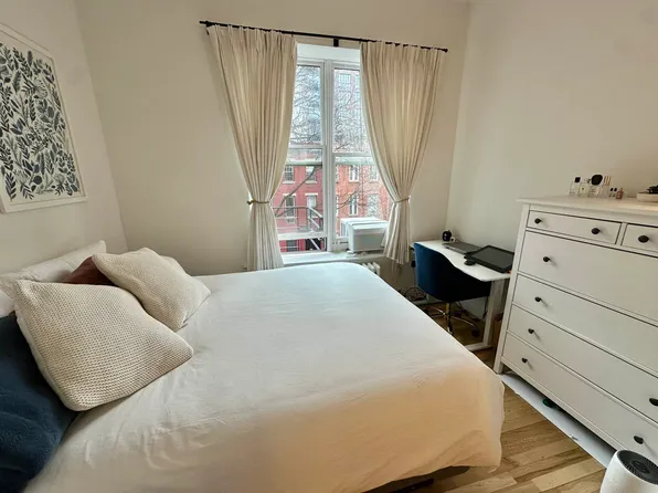 132 West 15th Street image 1 of 5