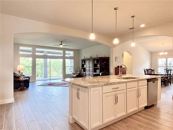 4th image of 305 Panacea Way