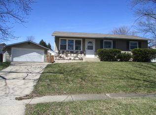 5276 Bunker Hill Ct, Loves Park, IL 61111
