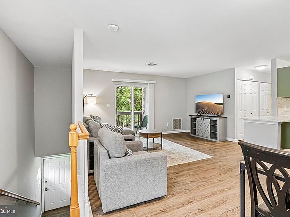 3rd image of 407 Horseshoe Dr #407