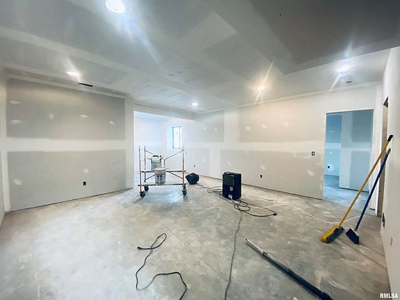 4th image of 306 Linda Ln