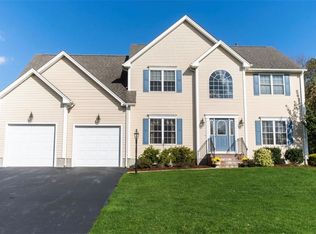 16 Cassandra Ct, Cranston, RI 02921