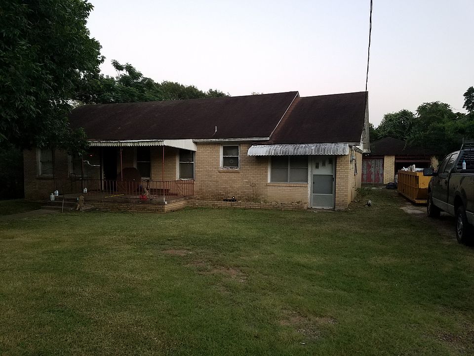 2nd image of 308 E Tom Green St