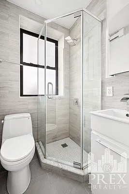 Bathroom, photo 1