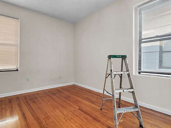 3rd image of 102 Nagle Ave #6