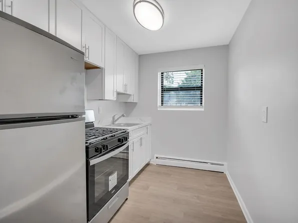 University Gardens, 4620 Knox Rd #4622-02, College Park, MD 20740