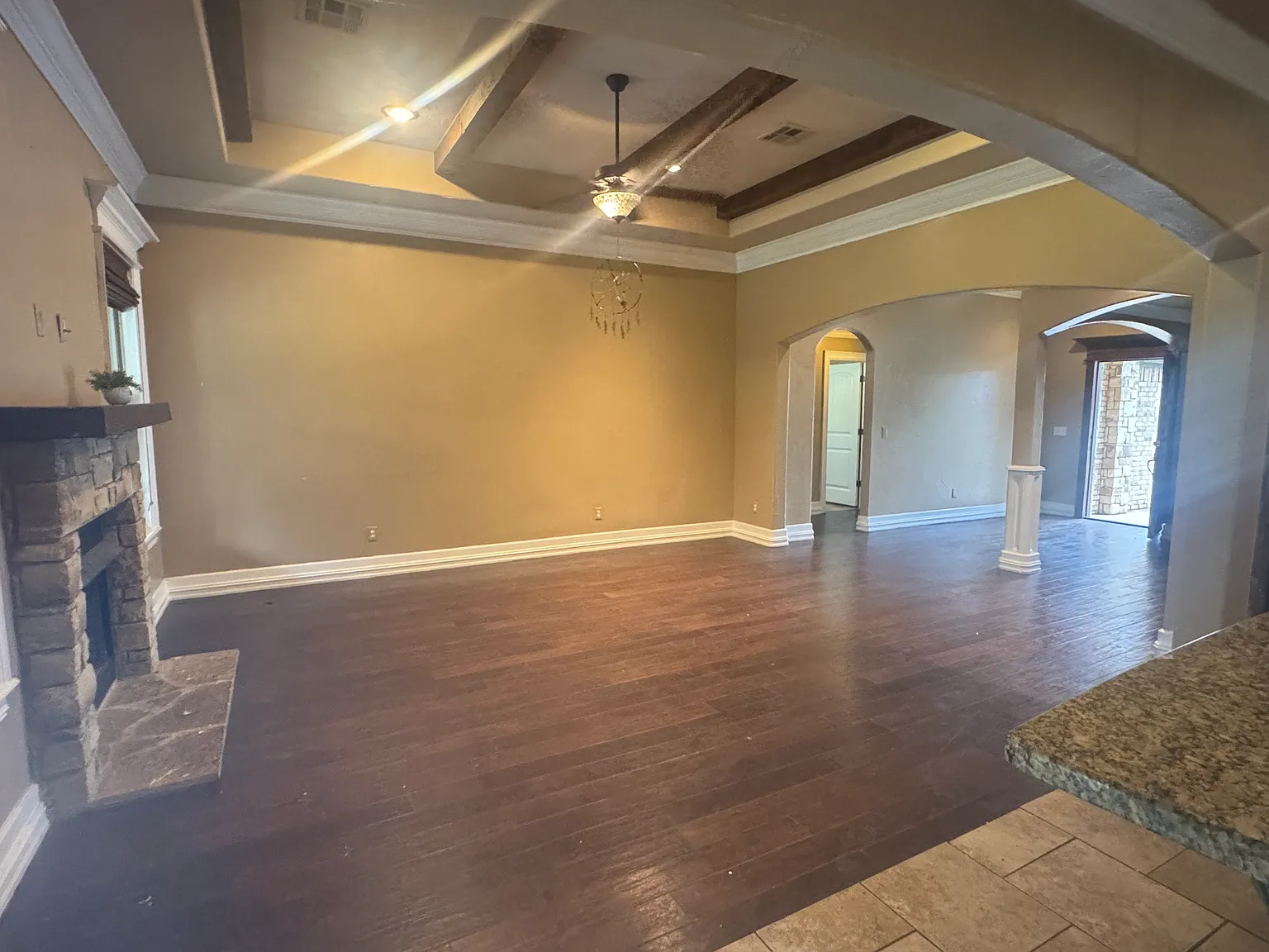 3 bed, 2008 sqft, $2,250 — Photo 3