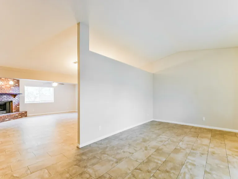 2641 E Isabella Ave — Photo 3