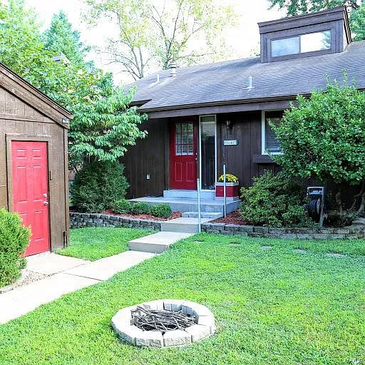 1648 Country Hill Ln photo 1