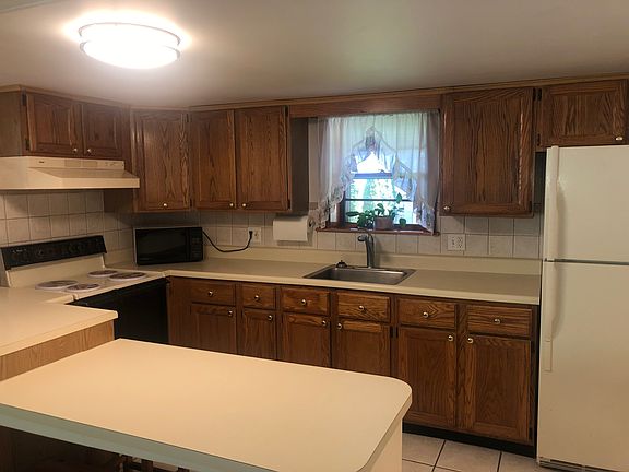 3rd image of 6 Frank St #1