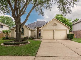 103 Water Oak Dr, League City, TX 77573