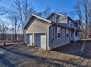 143 Ski Way Dr, Henryville, PA 18332