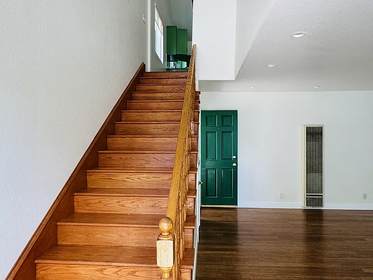 1358 Bennett Ave — Photo 14