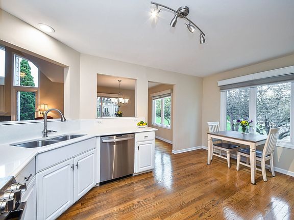 4th image of 304 Camarie Ct