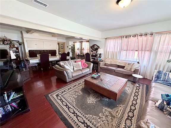5th image of 3987 Halldale Ave