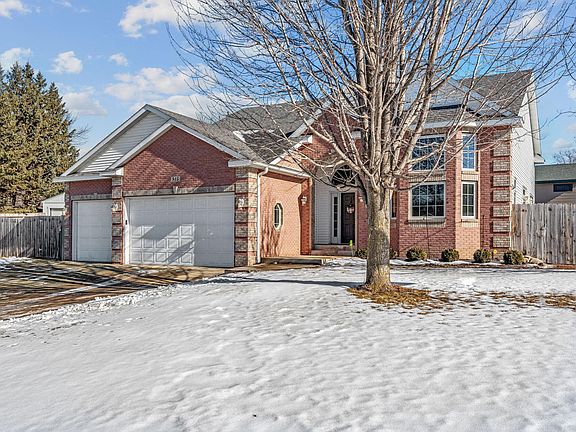 3rd image of 915 Klyva Rd SE