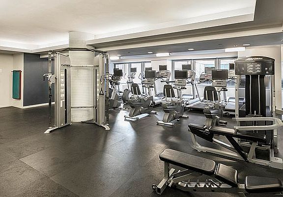 5th image of 350 W 37th St APT 4D