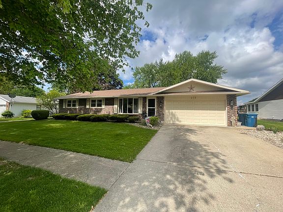 3rd image of 809 Stonewall Dr