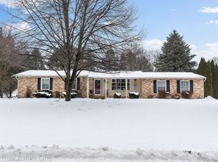 935 Del Sher Dr, Brighton, MI