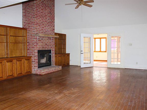 5th image of 112 Greenwood Dr