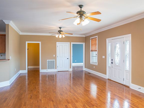 5th image of 320 Parker Ln