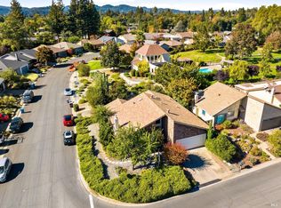 201 Prune Tree Dr, Healdsburg, CA 95448