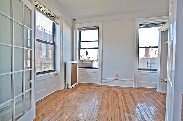 Rented by ROOM Real Estate | media 27