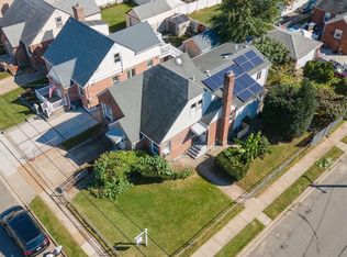 14 Clinton St, Elmont, NY 11003