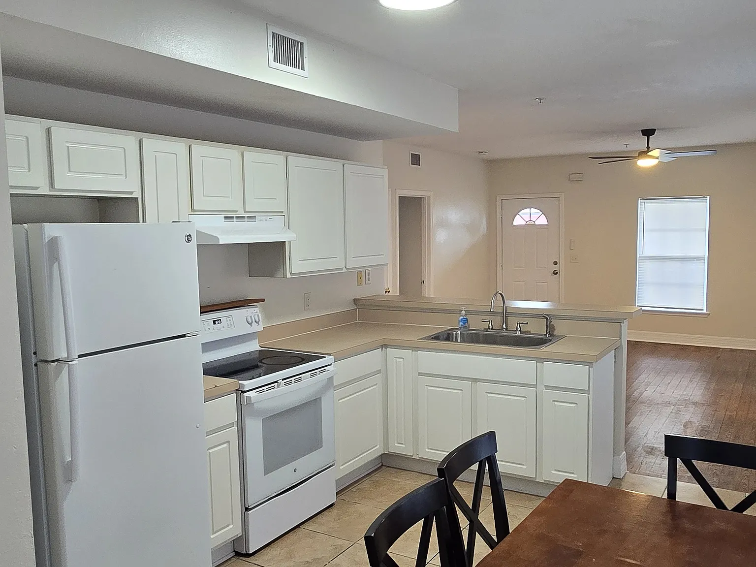 3 bed, $1,700 — Photo 3