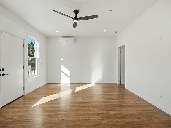 5th image of 312 Brookes Ave #1A