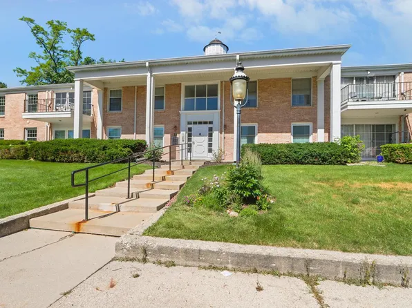1305 W Main STREET #208, Lake Geneva, WI 53147