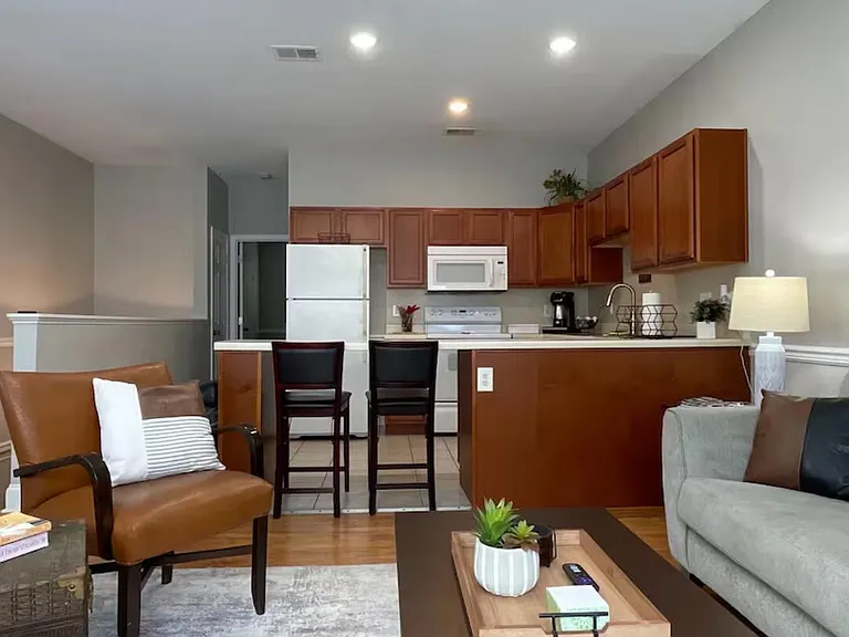 169 E Grand Ave #401 — Photo 3