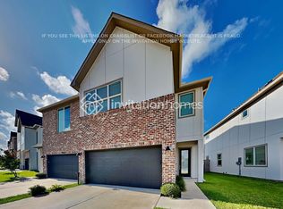10522 Executive Lake Dr, Stafford, TX 77477