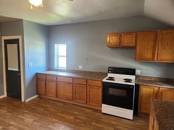 5th image of 106 W Comanche Ave